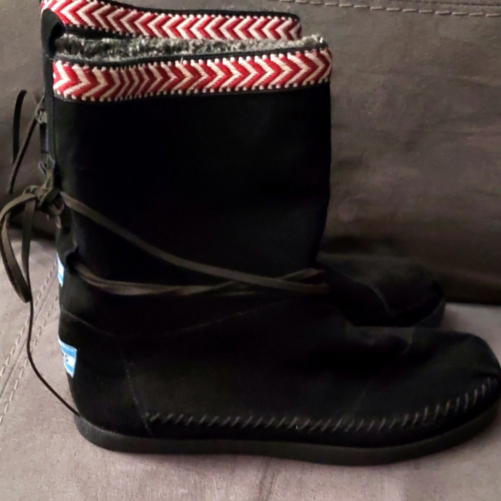 TOMS Nepal suede boots